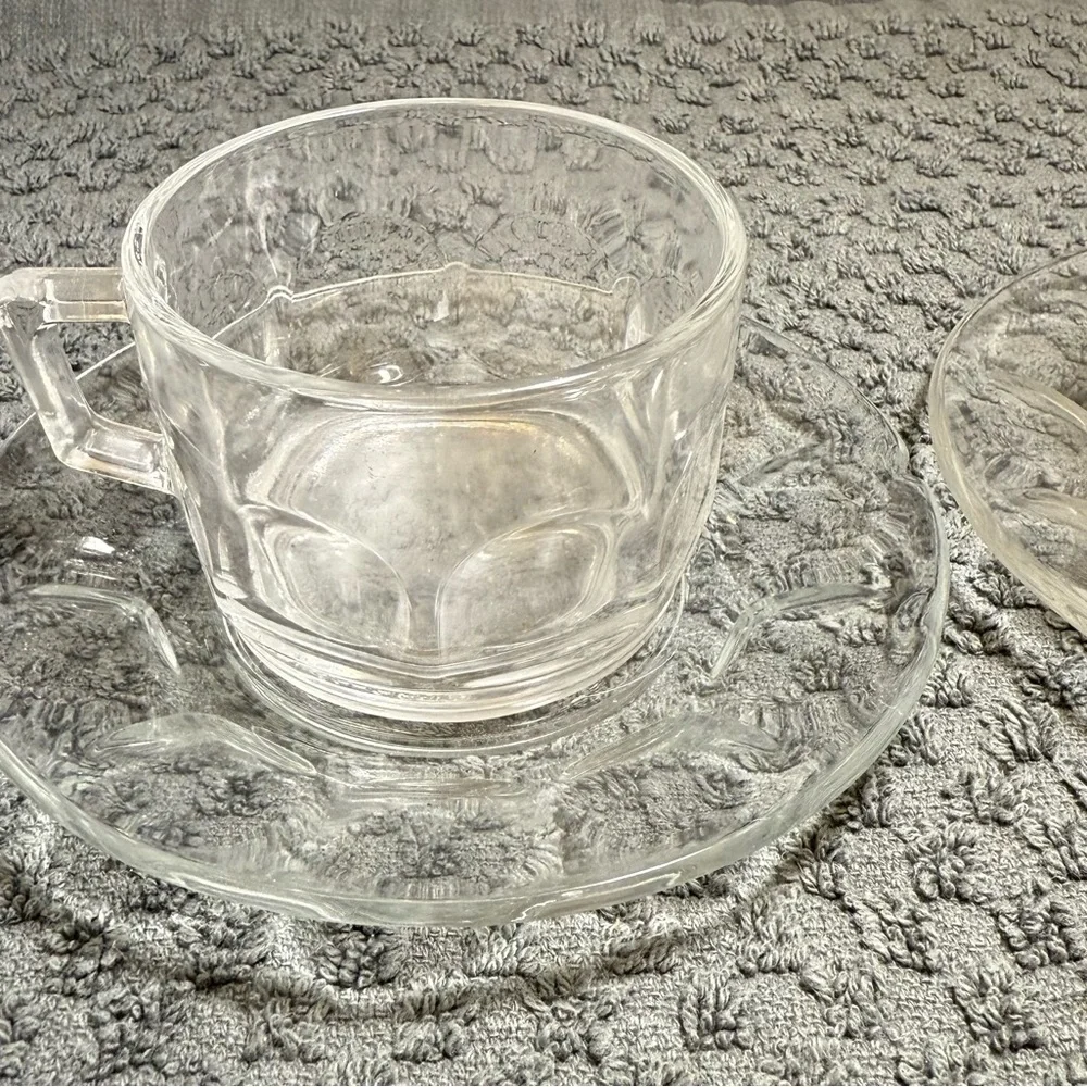 VINTAGE ARCOROC FRENCH RETRO 1970’sTHUMBPRINT PATTERN DEMITASSE CUP & SAUCER SET